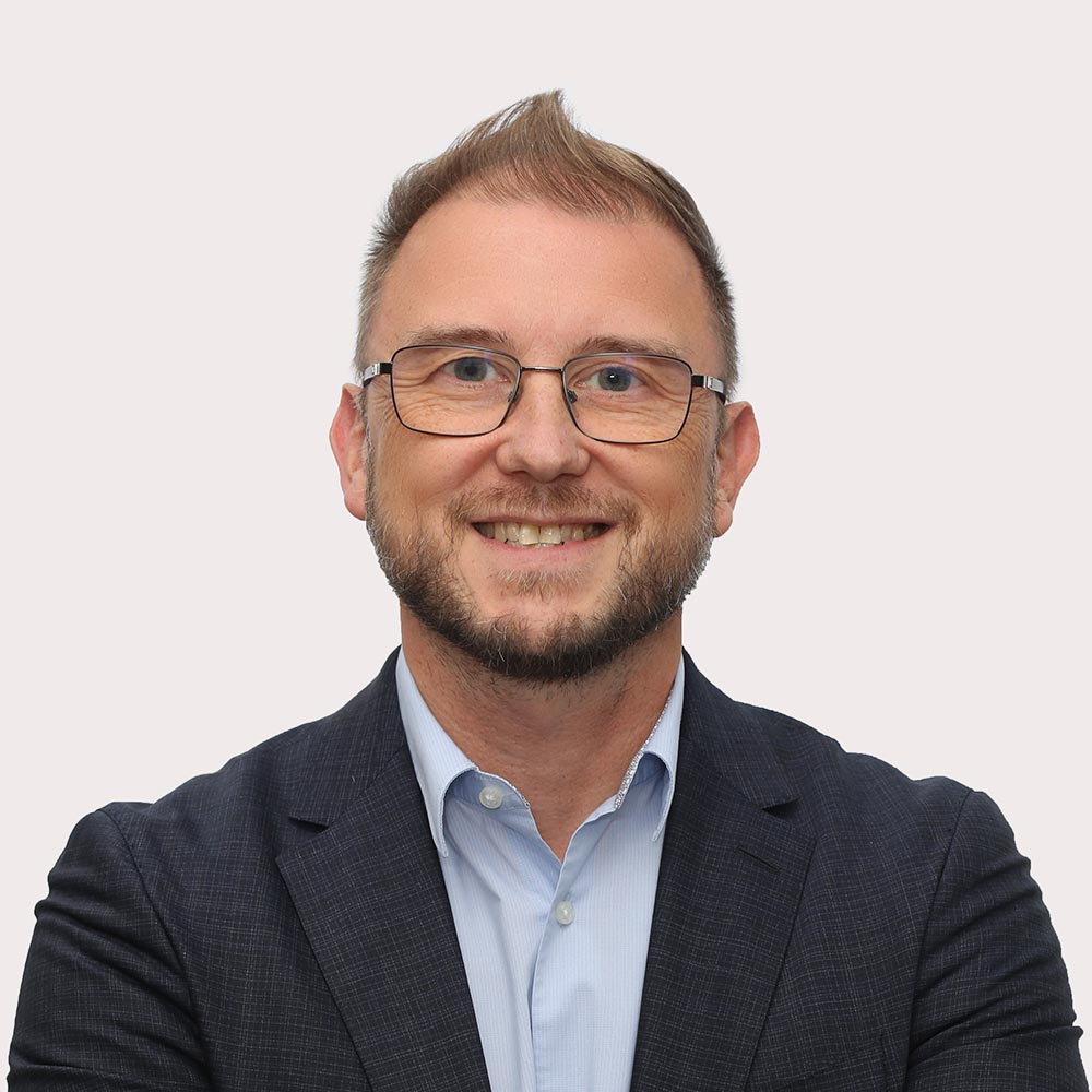 Vezse Roland ügyvezető